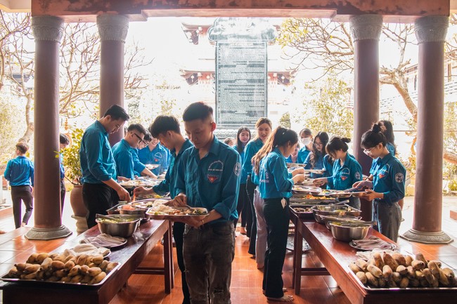 Chùa Hòa Phúc: Sinh viên trường đại học Giao Thông Vận Tải – Hà Nội về chùa sinh hoạt